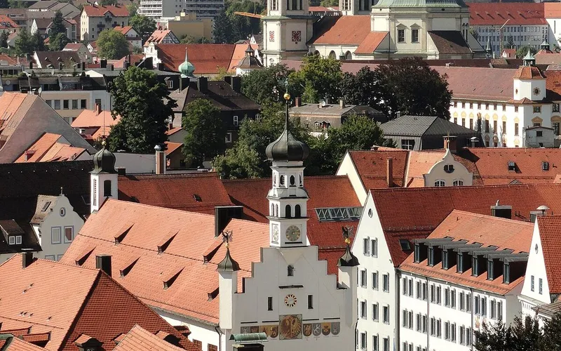 Blick auf Kempten mit Rathausplatz, Rathaus und Basilika St. Lorenz